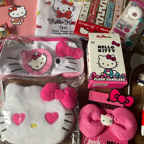 One Left! FREE SHIPPING (NWT) ULTIMATE HELLO KITTY GIFT BASKET!! - Picture 6 of 13
